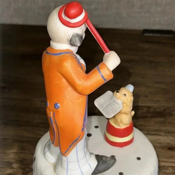 vintage porcelain clown playing violin music box with dog SEND IN THE CLOWNS - Picture 5 of 16